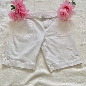 Gloria Vanderbilt Bermuda shorts.